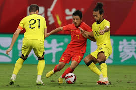 来压制对手